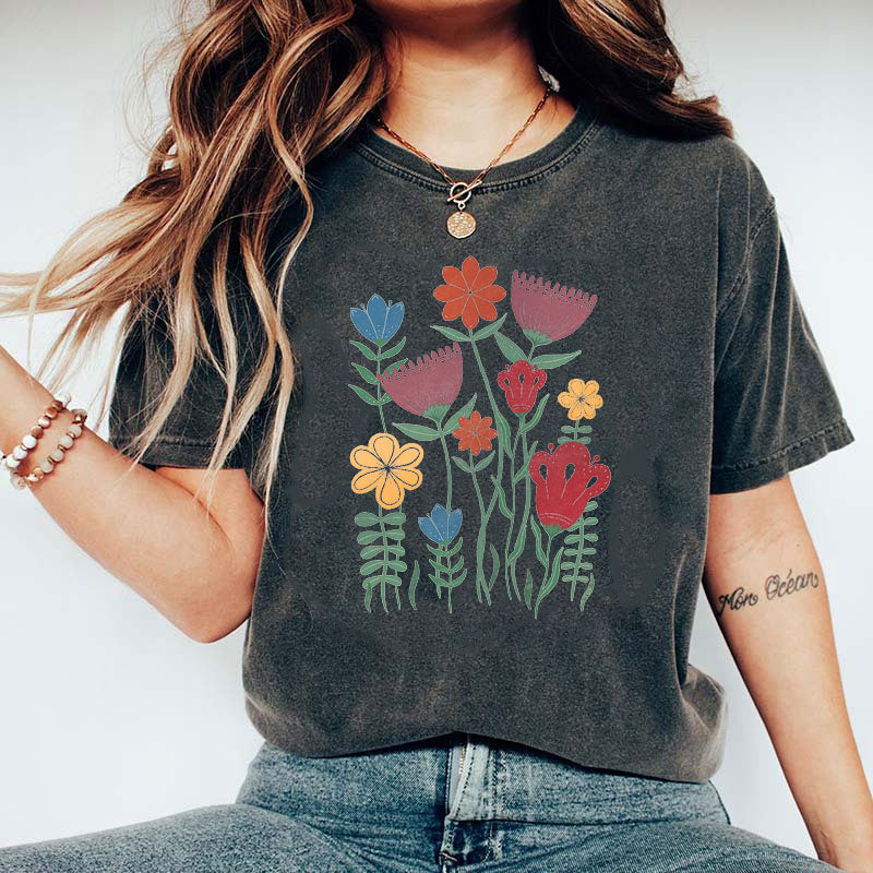 Trendy Minimalist Wildflowers Lover T-Shirt