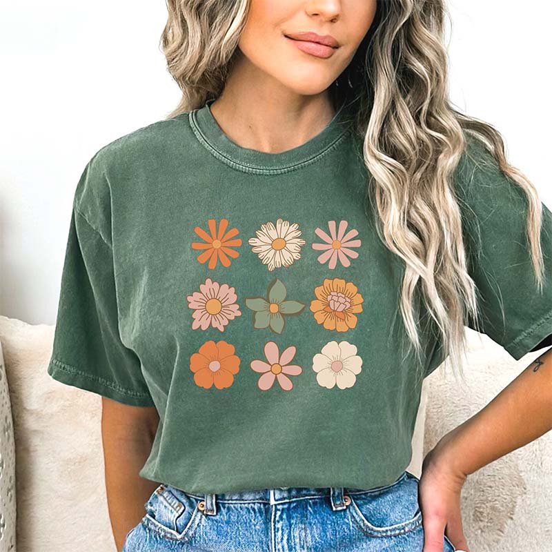 Retro Daisy Wildflower Minimalist Gardener T-Shirt