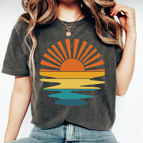 Retro Sunset Rays Wavy T-Shirt