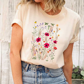 Minimalist Aesthetic Wild Flower Nature Lover T-Shirt