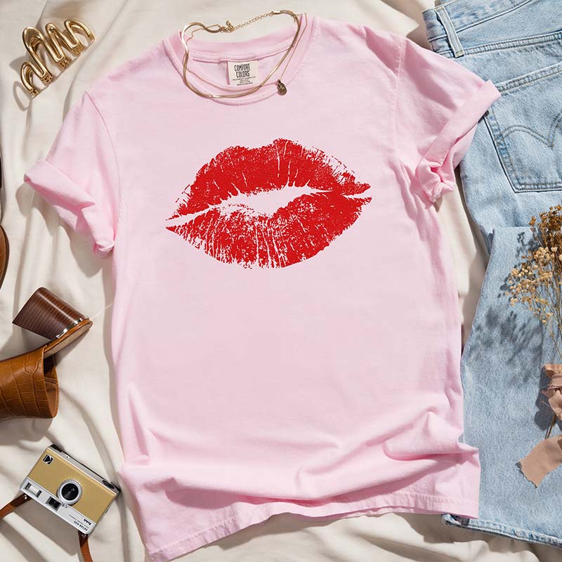 Red Lips Kiss Vintage Style T-Shirt