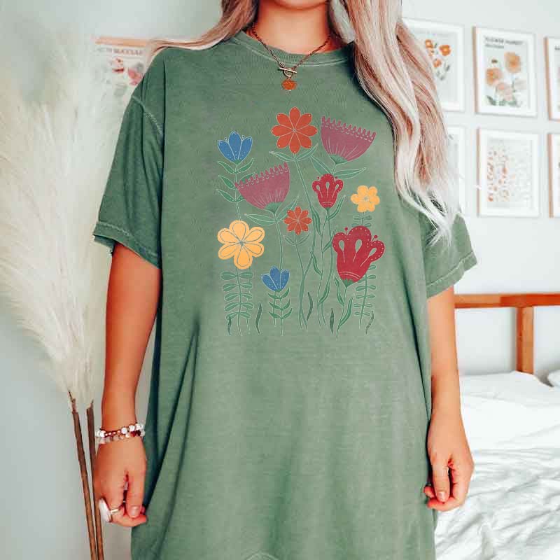 Trendy Minimalist Wildflowers Lover T-Shirt