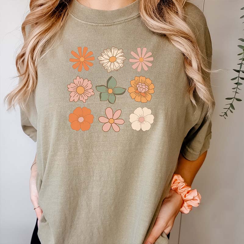 Retro Daisy Wildflower Minimalist Gardener T-Shirt