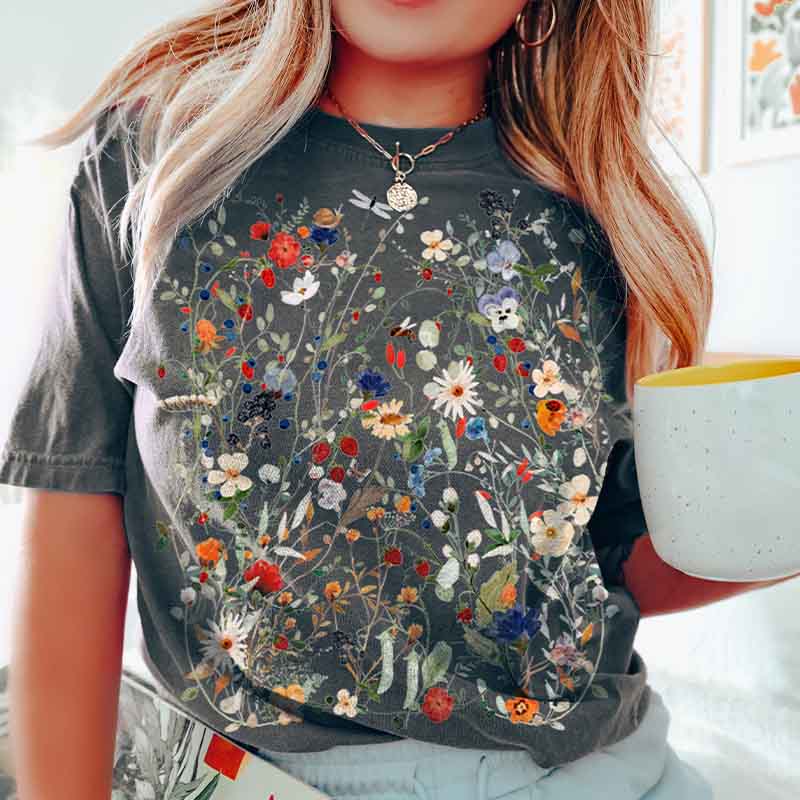 Vintage Pressed Flowers Boho Garden Lover T-Shirt