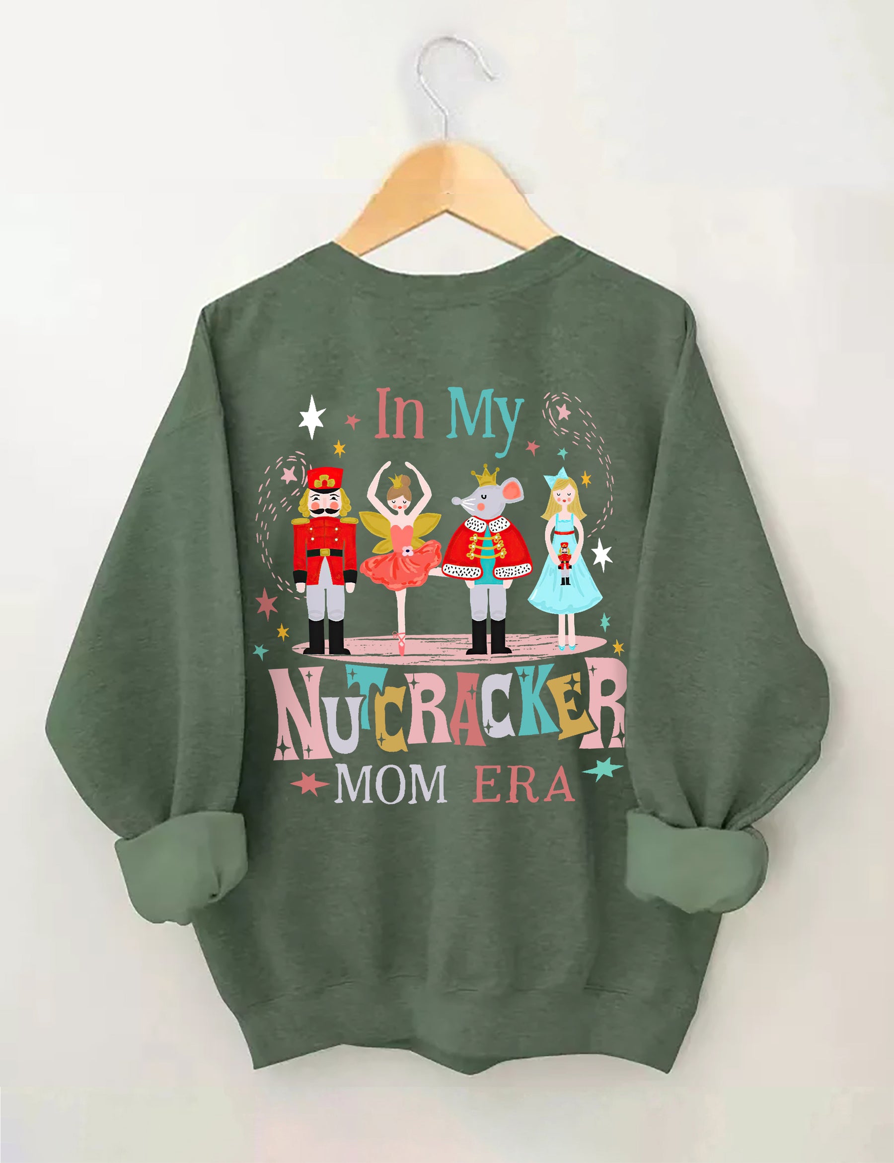 In meinem Nussknacker-Mutter-Ära-Sweatshirt 