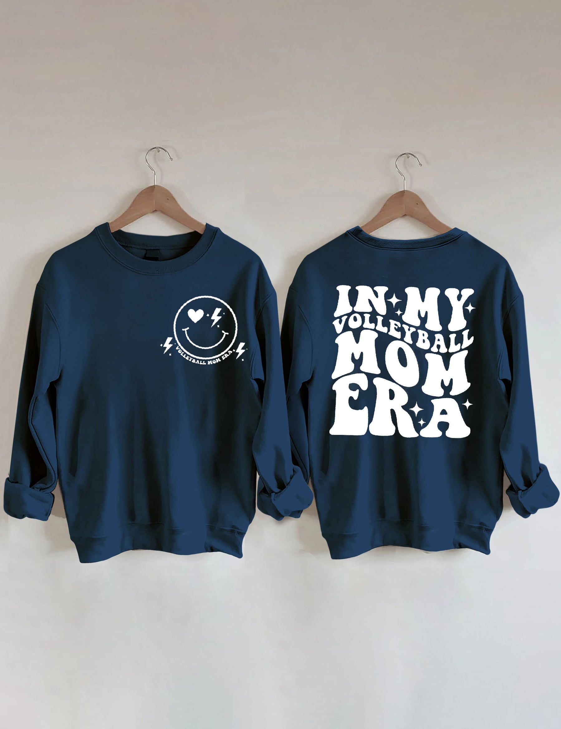 In meinem Volleyball-Mama-Ära-Sweatshirt 