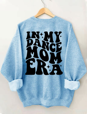 In meinem Dance Mom Era Sweatshirt 