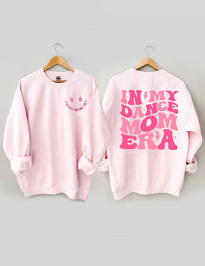 In meinem Dance Mom Era Sweatshirt 