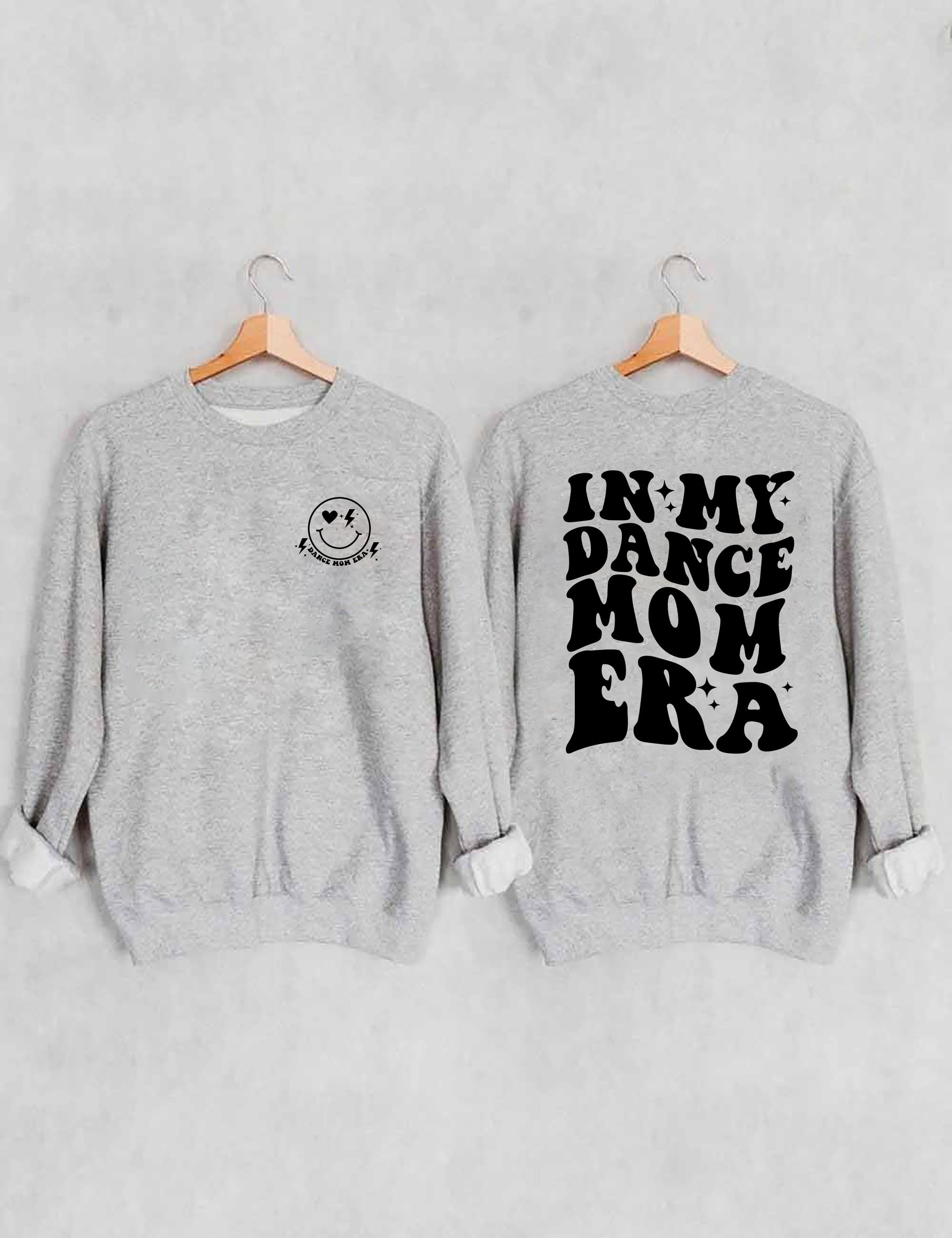 In meinem Dance Mom Era Sweatshirt 