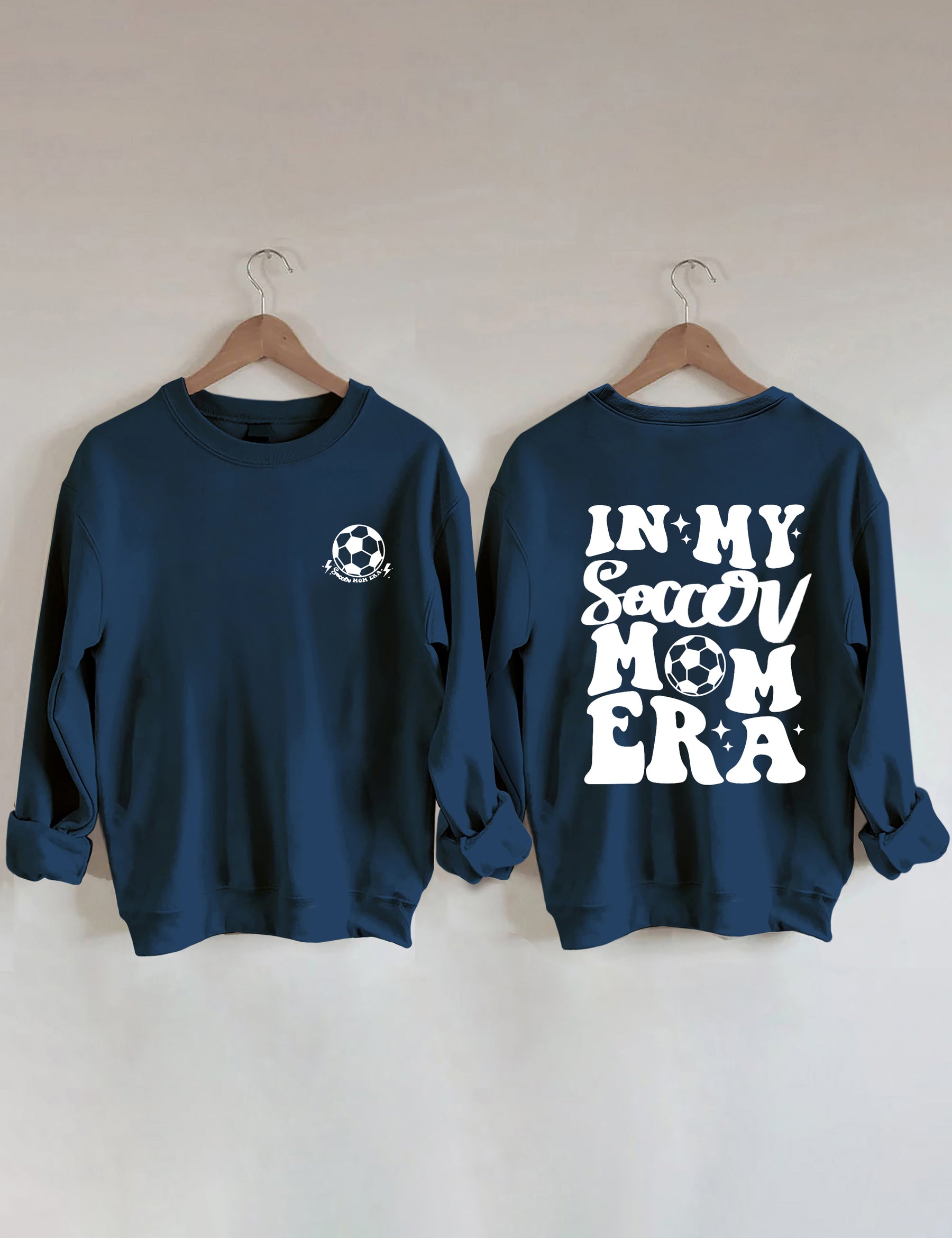 In meinem Fußball-Mama-Ära-Sweatshirt 