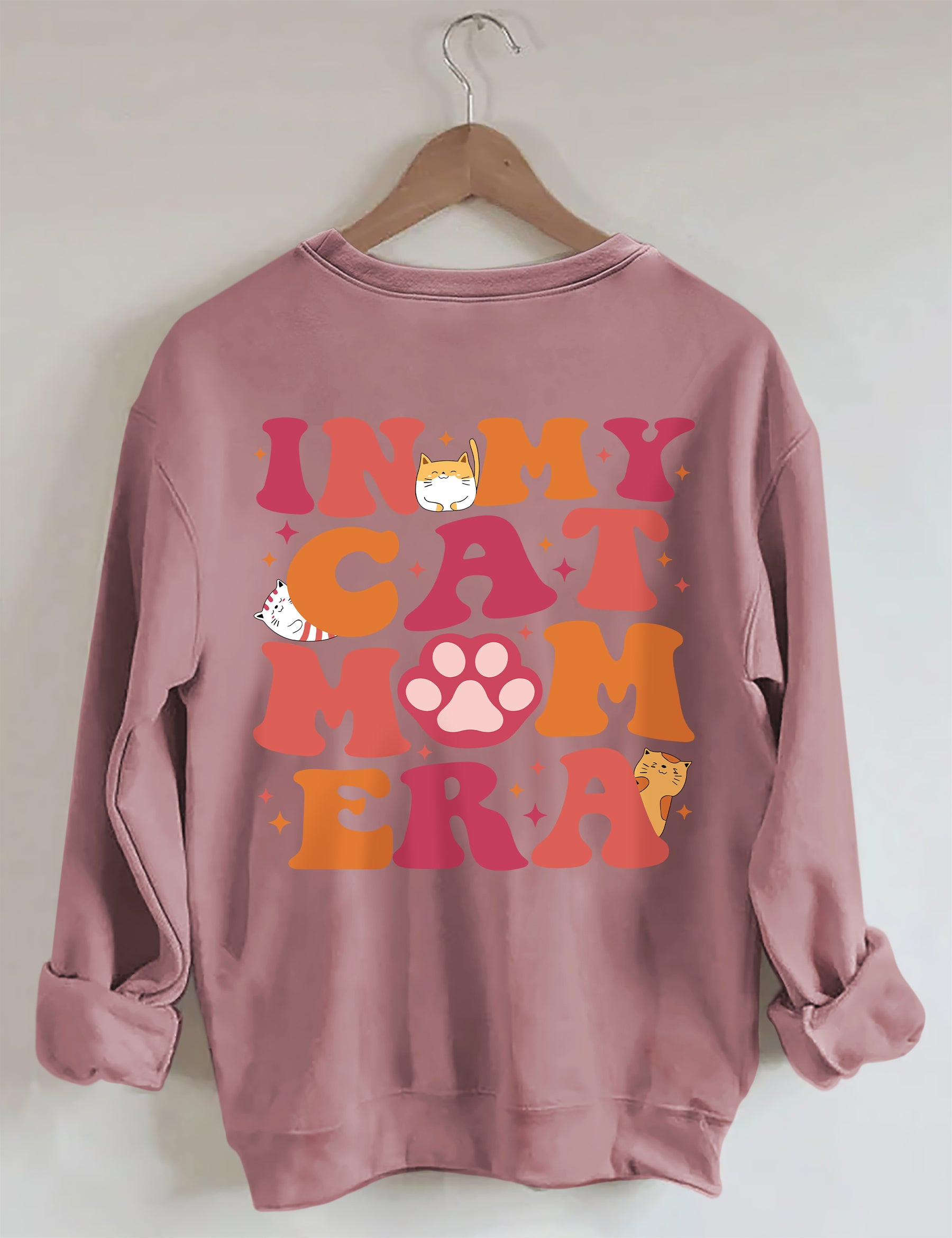 In meinem Katzen-Mama-Ära-Sweatshirt 