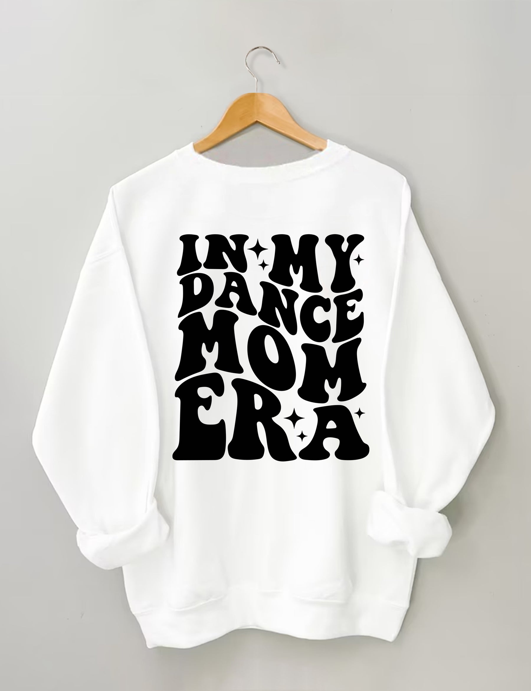 In meinem Dance Mom Era Sweatshirt 