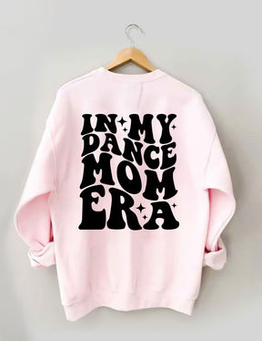 In meinem Dance Mom Era Sweatshirt 