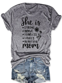 Sie ist Mama-T-Shirt 