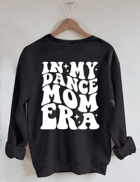 In meinem Dance Mom Era Sweatshirt 