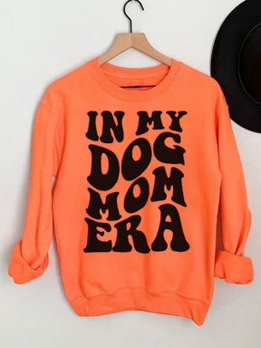 Dans mon chien Mom Era Sweatshirt