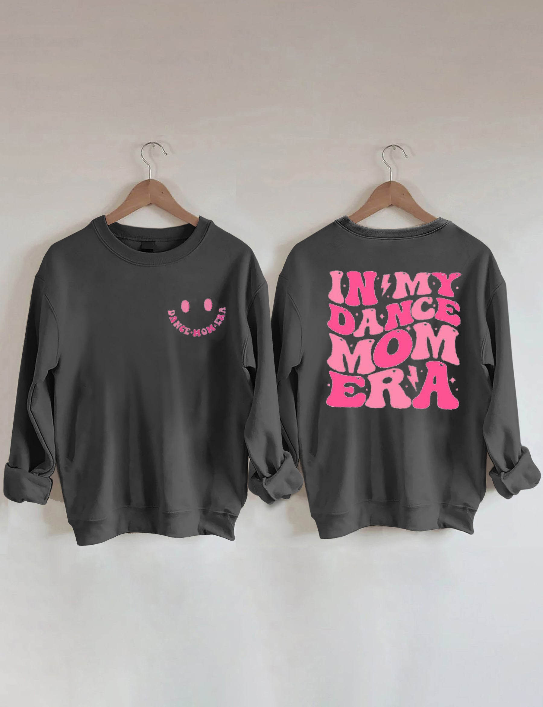 In meinem Dance Mom Era Sweatshirt 