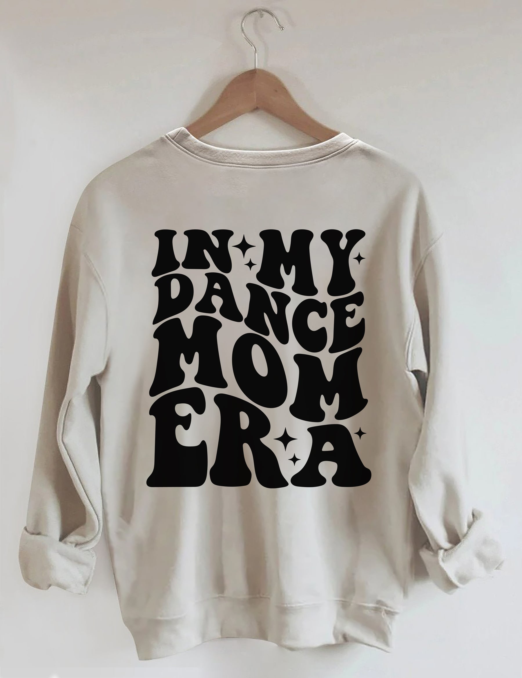 In meinem Dance Mom Era Sweatshirt 