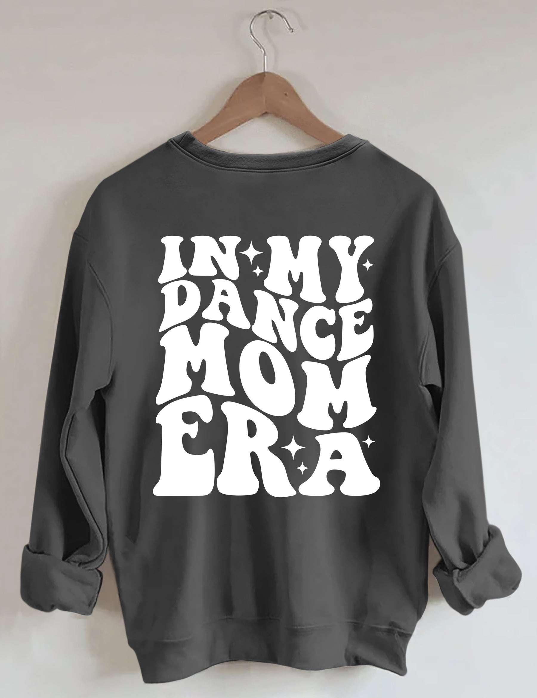 In meinem Dance Mom Era Sweatshirt 