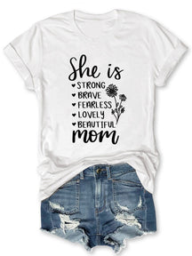 Sie ist Mama-T-Shirt 