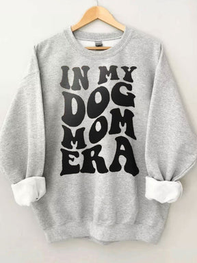 Dans mon chien Mom Era Sweatshirt