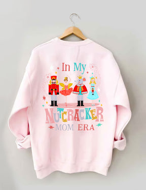 In meinem Nussknacker-Mutter-Ära-Sweatshirt 