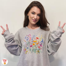 Niedliches Blumen-Sweatshirt, Schmetterlings-Wildblumen-Pullover